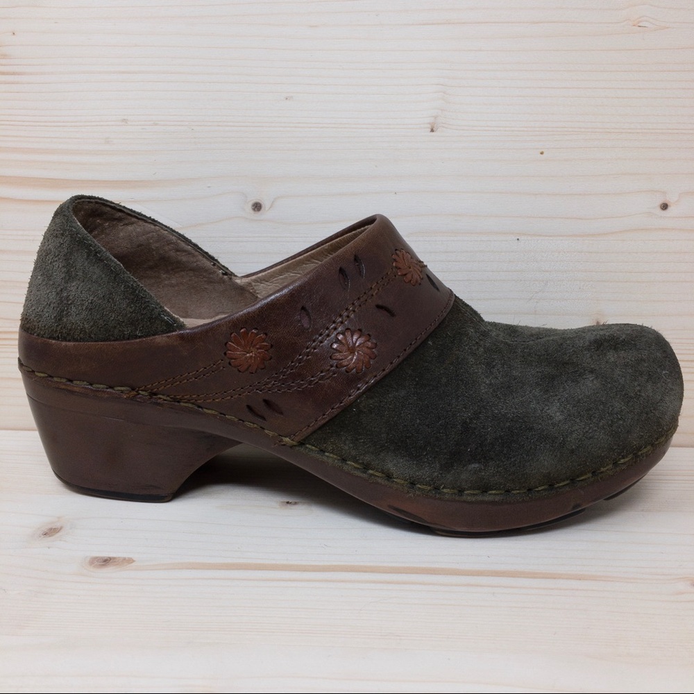 Dansko Women's  Slip On Clogs Sz 5M